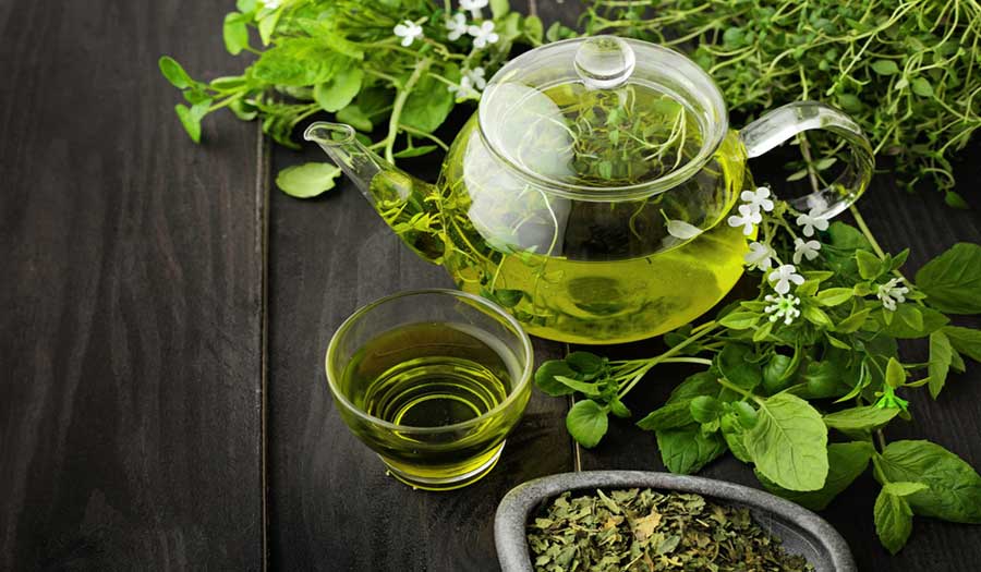 كيف يساعد الشاي الأخضر في تألق البشرة والجسم؟