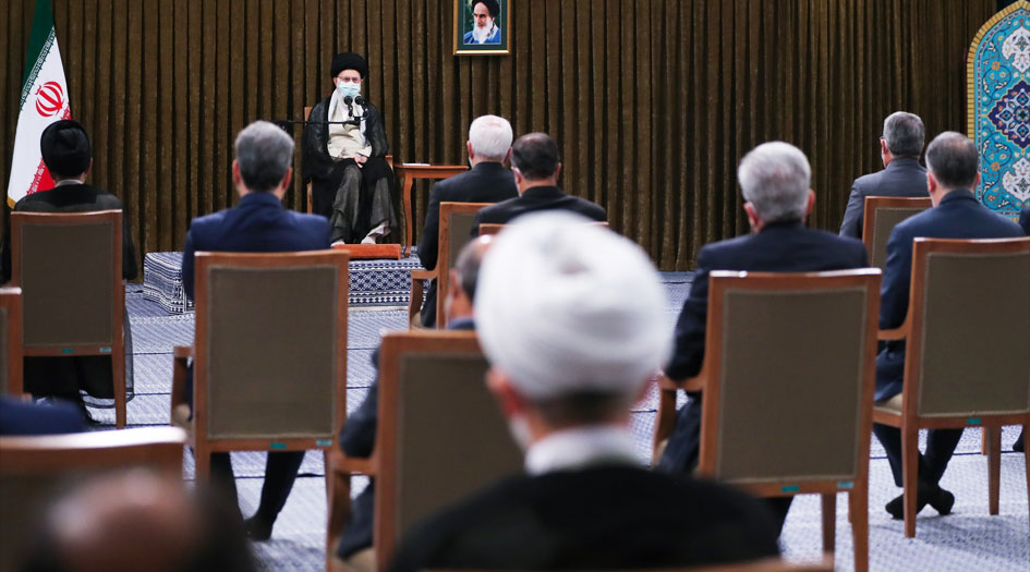 بالصور من ايران... اللقاء الأخير لرئيس الجمهورية وأعضاء الحكومة الثانية عشرة مع الإمام الخامنئي