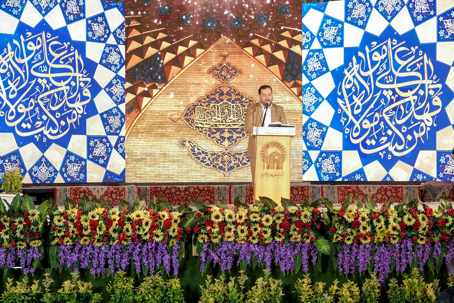 بالصور: احتفالات عيد ولاية قائد الغر المحجلين في رحاب مرقد الإمام الرضا (ع)