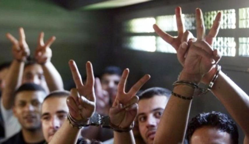 نادي الأسير الفلسطيني: 17 أسير مضرب في سجون الاحتلال