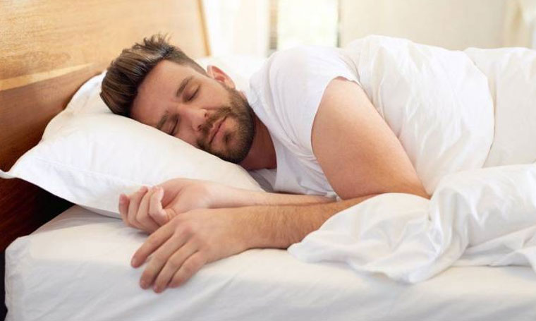 10 طرق علمية تساعد على النوم السريع
