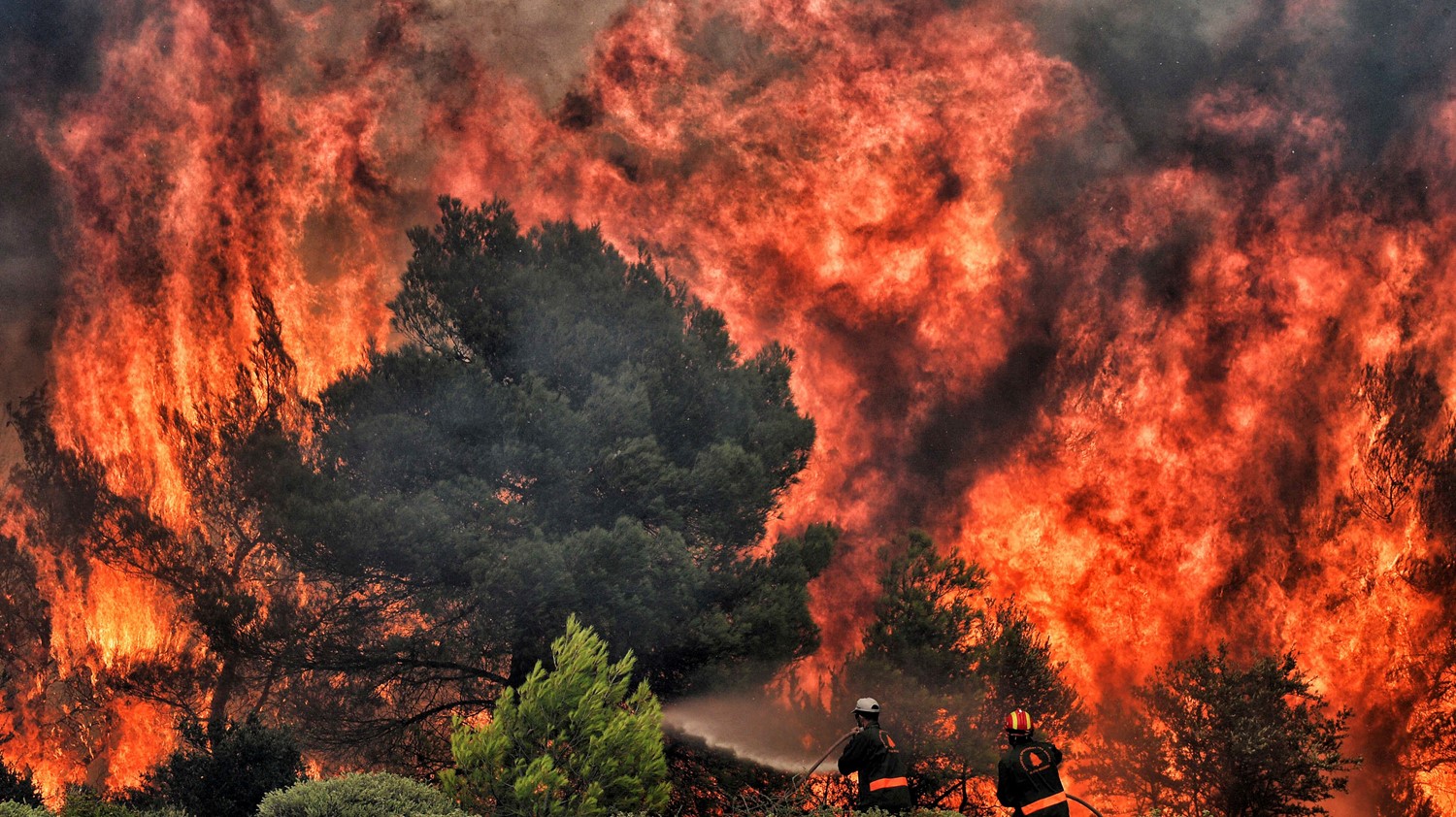 حرائق غابات اليونان تخلي القرى الغربية ومخاوف من اشتدادها