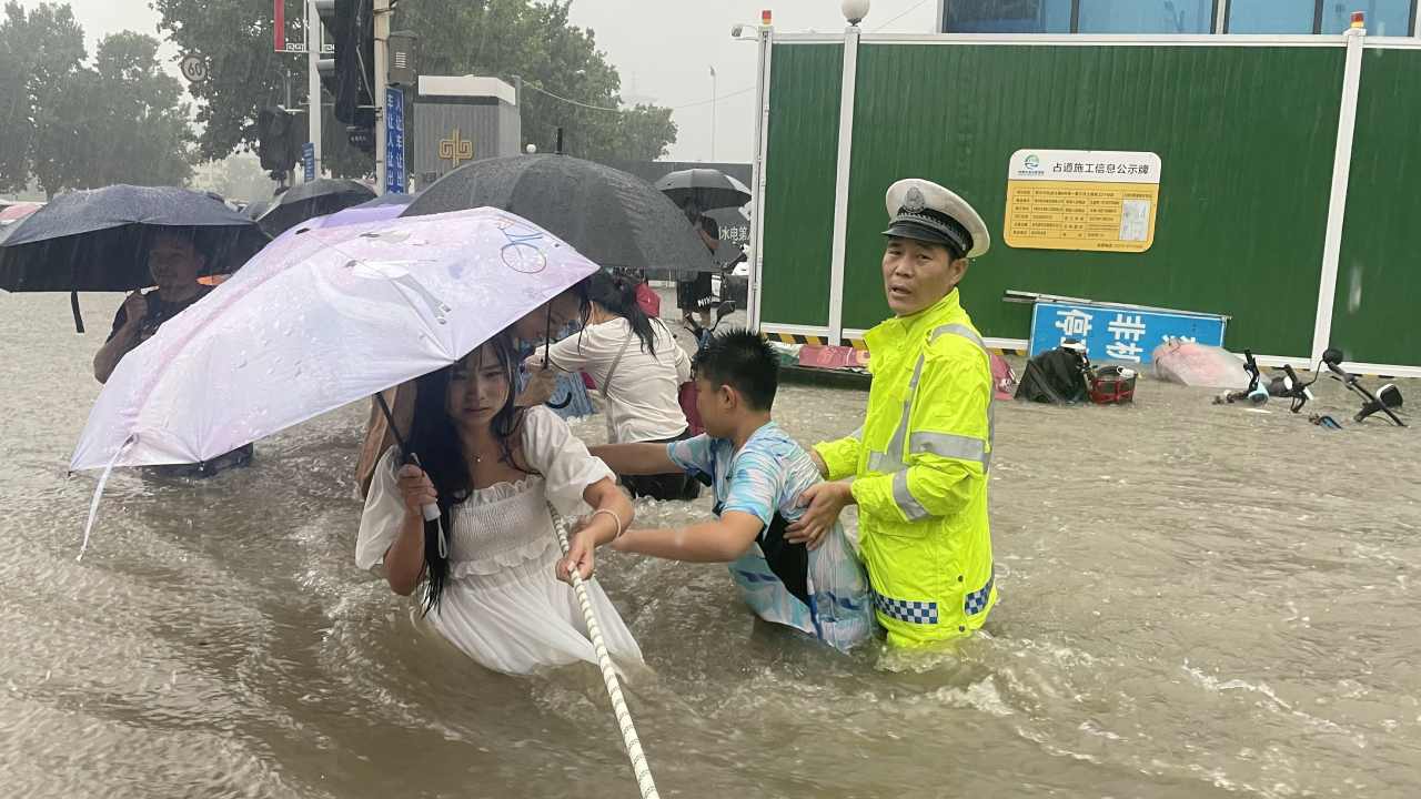 ارتفاع حصيلة قتلى فيضانات الصين إلى أكثر من 300