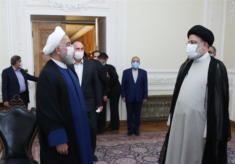 رئيسي يتسلم ديوان الرئاسة من روحاني + صور