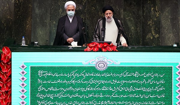 آية الله رئيسي يؤدي اليمين الدستورية رئيسا للجمهورية الاسلامية الإيرانية
