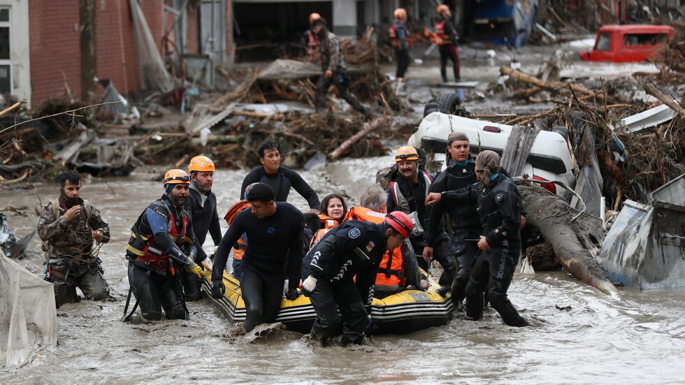 ارتفاع حصيلة ضحايا الفيضانات في تركيا إلى 27