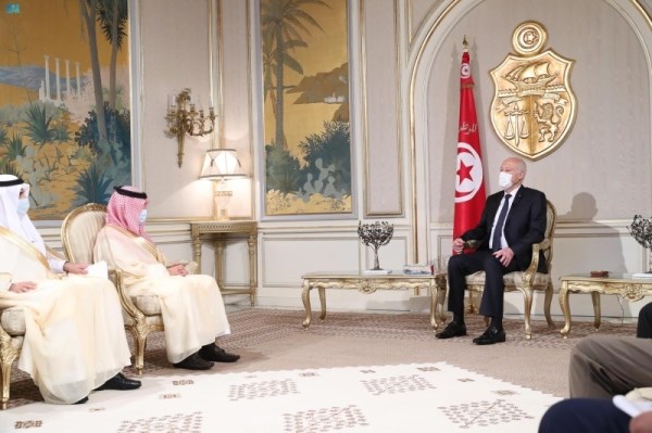 الرئيس التونسي يتمسك بقراراته التي اتخذها لحماية البلاد