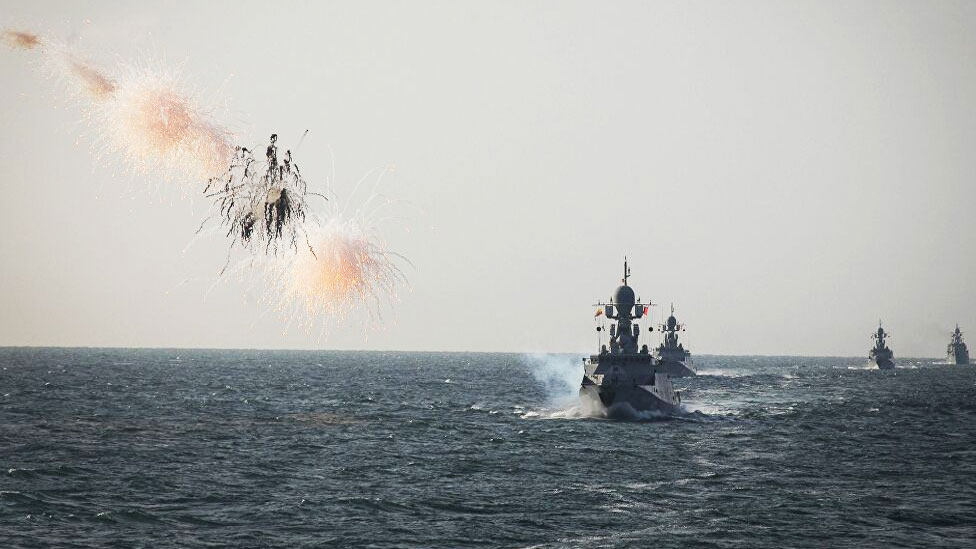 مناورات بحرية ايرانية روسية صينية مشتركة تجري قريبا