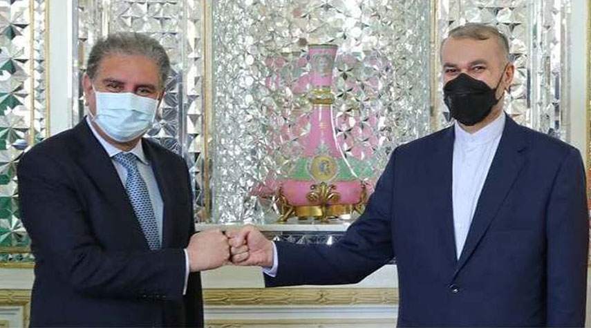 عقد لقاء بين وزير الخارجية الايراني ونظيره الباكستاني في طهران