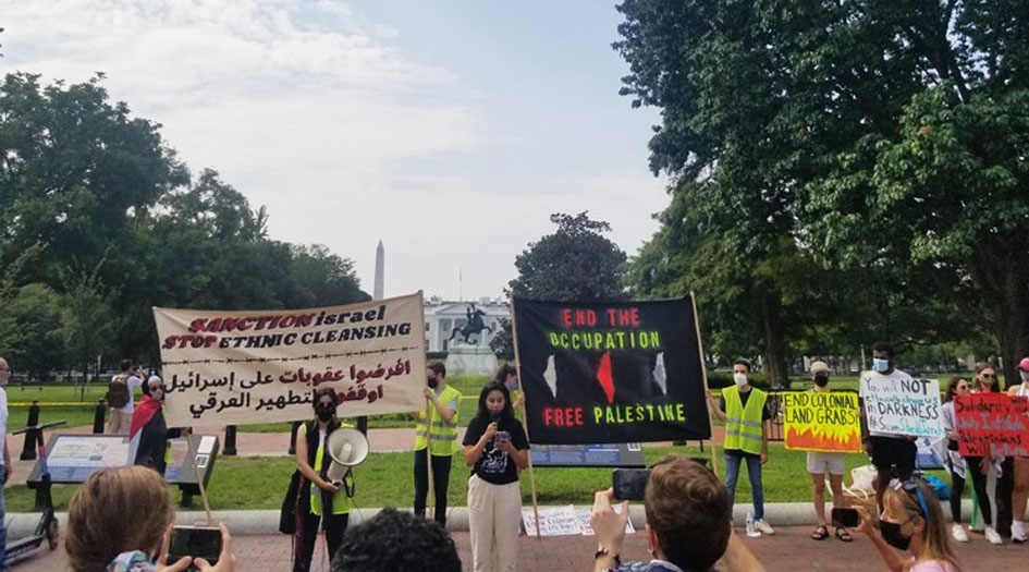 ناشطون يحتجون أمام البيت الأبيض على زيارة بينيت
