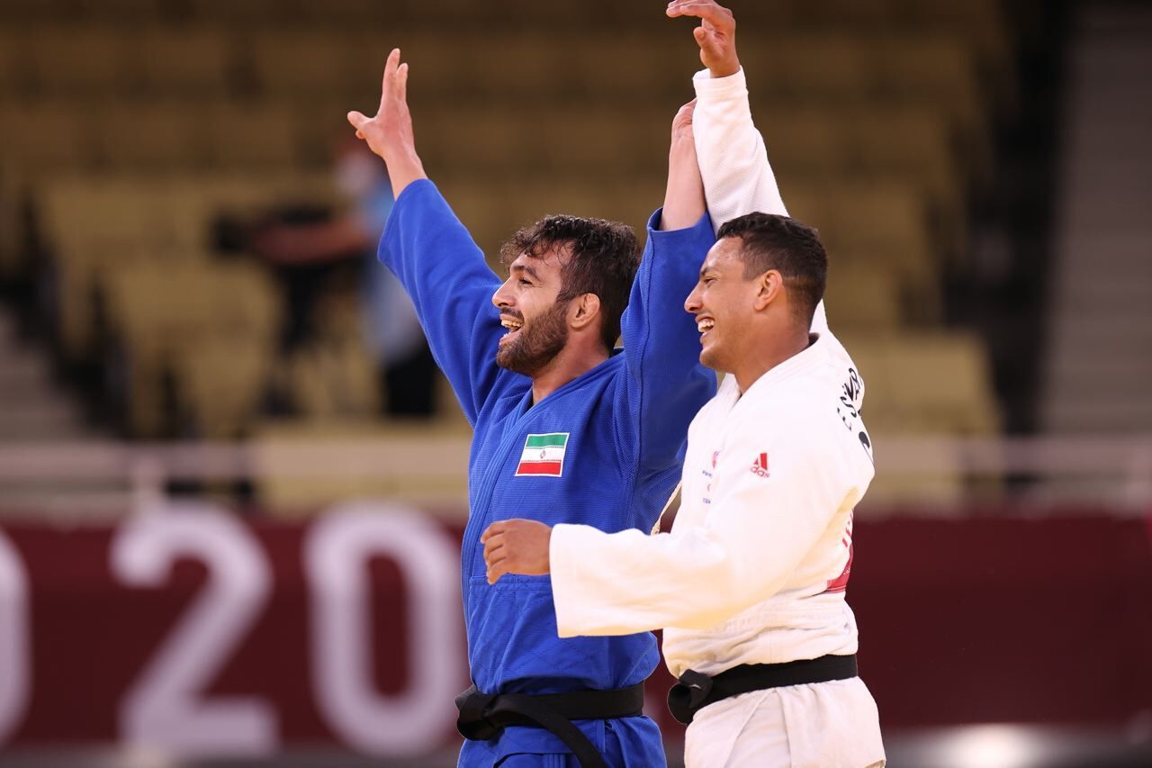 لاعب جودو إيراني يتقلد الذهبية في بارألمبياد طوكيو 