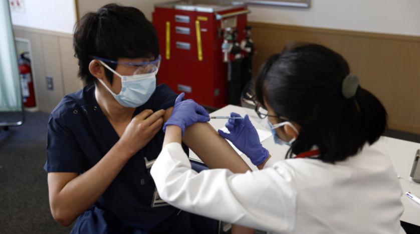 اليابان تعتزم تطعيم مواطنيها بلقاحين مختلفين.. والسبب؟