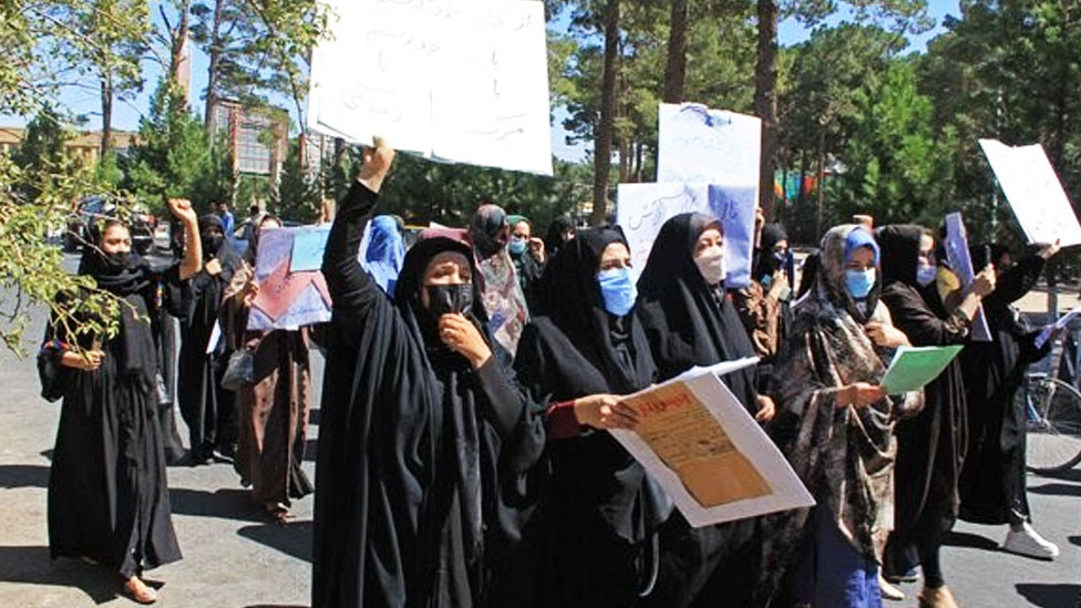 مسيرة نسوية تطالب بمزيد من الحقوق للمرأة الأفغانية