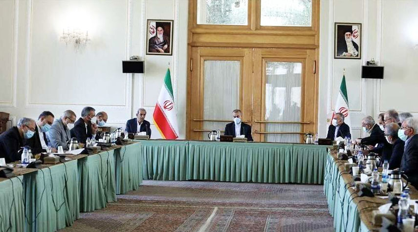 وزير الخارجية الايراني : القطاع الخاص قوة دافعة تعزز العلاقات بين الدول