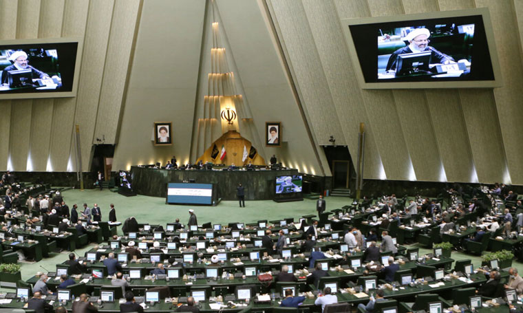 البرلمان الإيراني يقر آلية تنفيذ "قانون الاجراء الستراتيجي" من قبل منظمة الطاقة النووية