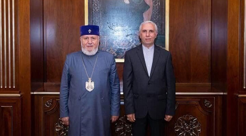 السفير الإيراني في أرمينيا يلتقي الزعيم الديني للأرمن
