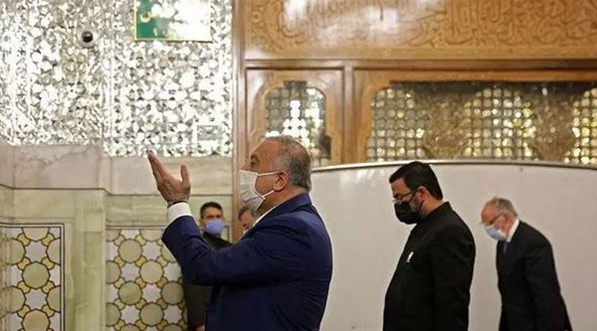 مصطفى الكاظمي يزور مرقد الإمام الرضا (ع) في مشهد