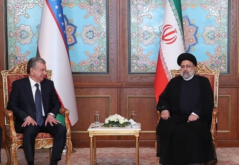 الرئيس الايراني يلتقي بنظيره الاوزبكي في دوشنبة