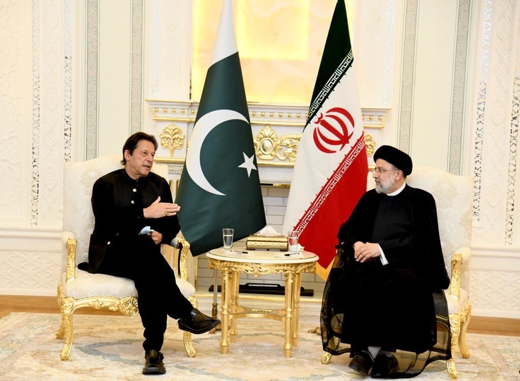 رئيس الوزراء الباكستاني يجري مباحثات مع الرئيس الايراني