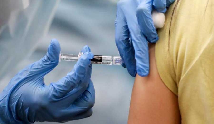 وفاة مراهق بعد أخذ لقاح كورونا تدفع البرازيل لوقف تطعيم الناشئين