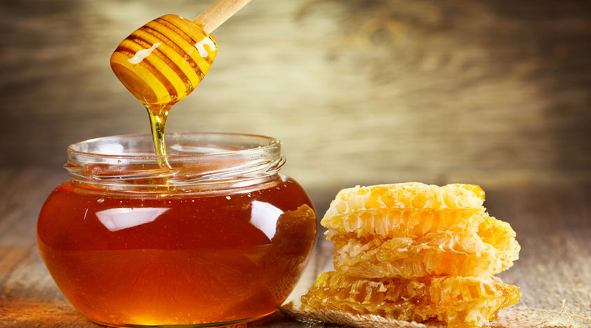 هل يستطيع مريض السكري الاعتماد على العسل بديلاً عن السكر؟