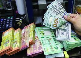 إغلاق أسواق بغداد على ارتفاع بسعر الدولار