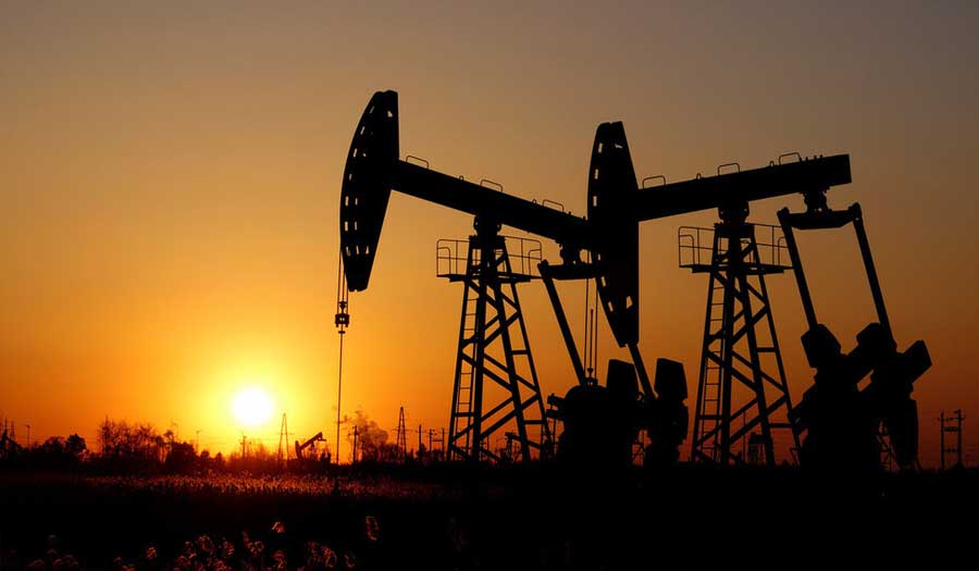 أسعار النفط تعاود الانخفاض متأثرا بالدولار