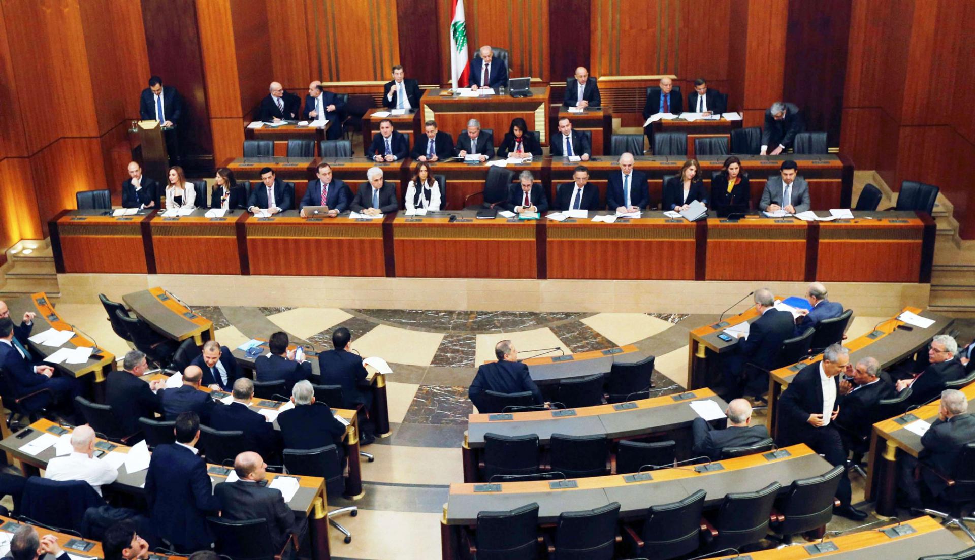 الحكومة اللبنانية تنال ثقة البرلمان