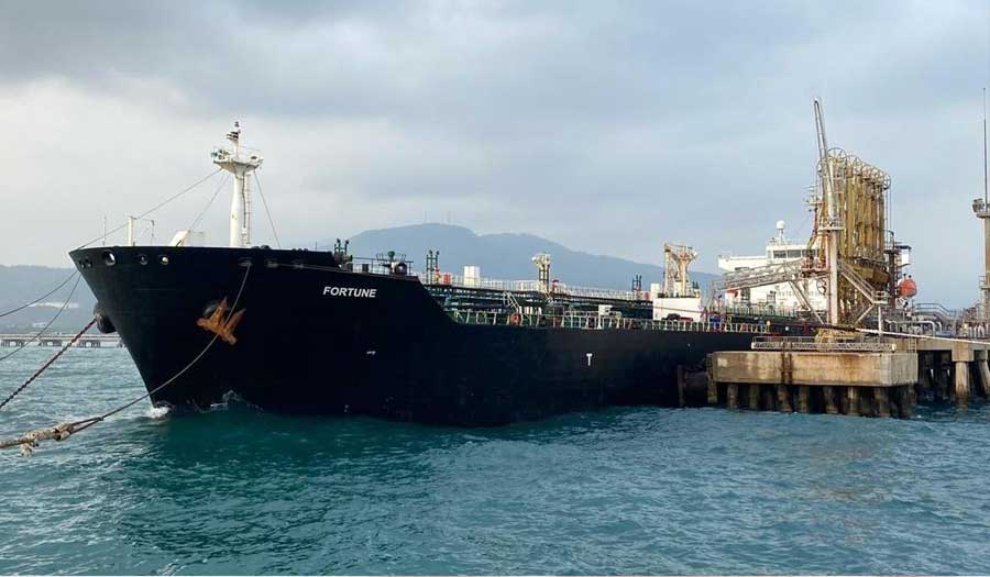 طهران وكراكاس تتعاقدان لتصدير النفط 