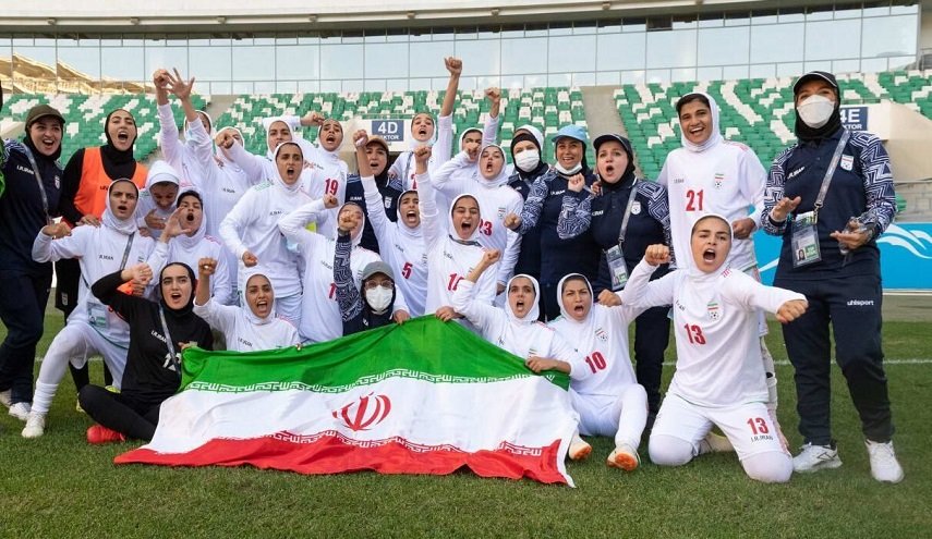 الاتحاد الآسيوي لكرة القدم : المرأة الإيرانية تصنع التاريخ