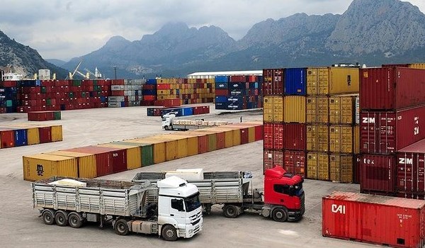 نمو حجم الصادرات الإيرانية لـ أوزبكستان بنسبة 370 بالمئة