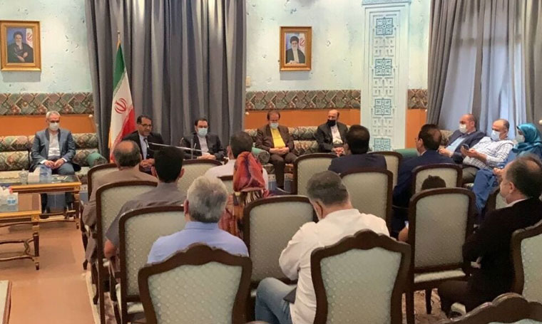 نائب وزير الخارجية الايراني يلتقي جمعاً من الرعايا الإيرانيين في سلطنة عمان
