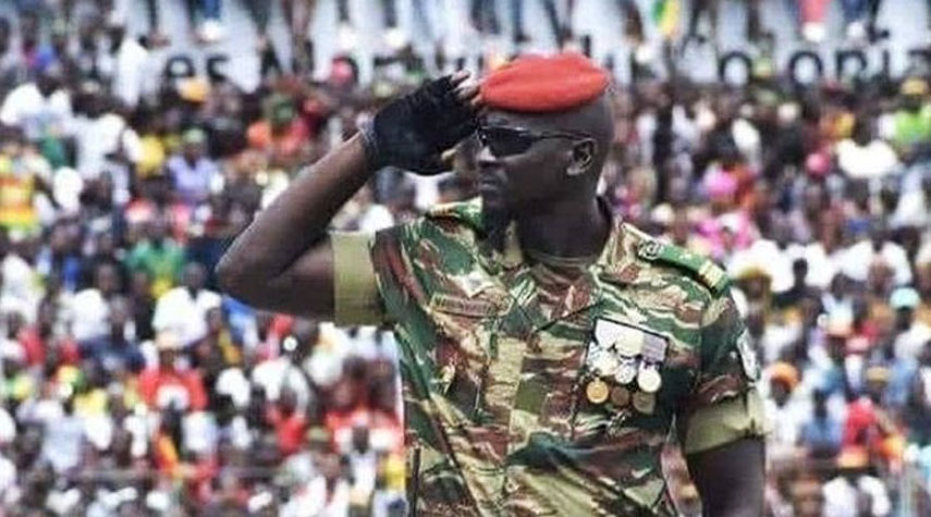 تنصيب زعيم العسكريين الانقلابيين في غينيا رئيسا مؤقتا للدولة