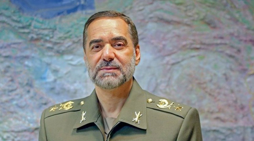 وزير الدفاع الإيراني يحذر الأعداء من القيام بأي خطوة حمقاء وجاهلة