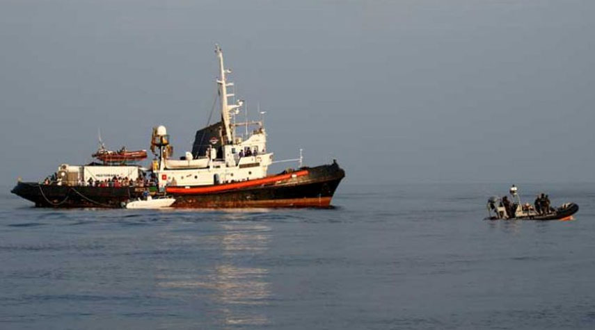 إنقاذ زورق صيد باكستاني في مياه بحر عمان قبالة ميناء جاسك جنوب ايران