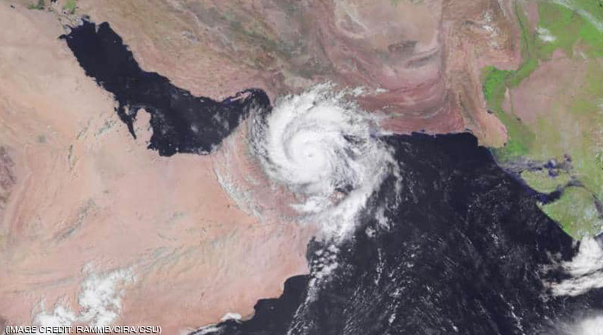 إعصار شاهين يهدد اليمن بعد سلطنة عمان