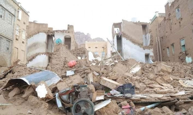 إعصار شاهين يضرب اليمن بعد عمان ويشل مدنه