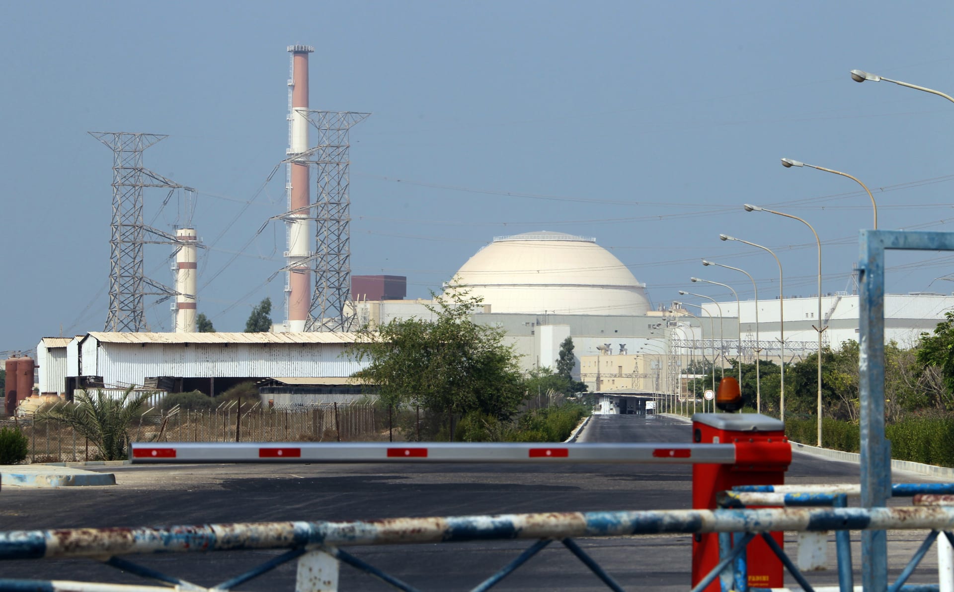 رئيسي يزور محطة بوشهر النووية