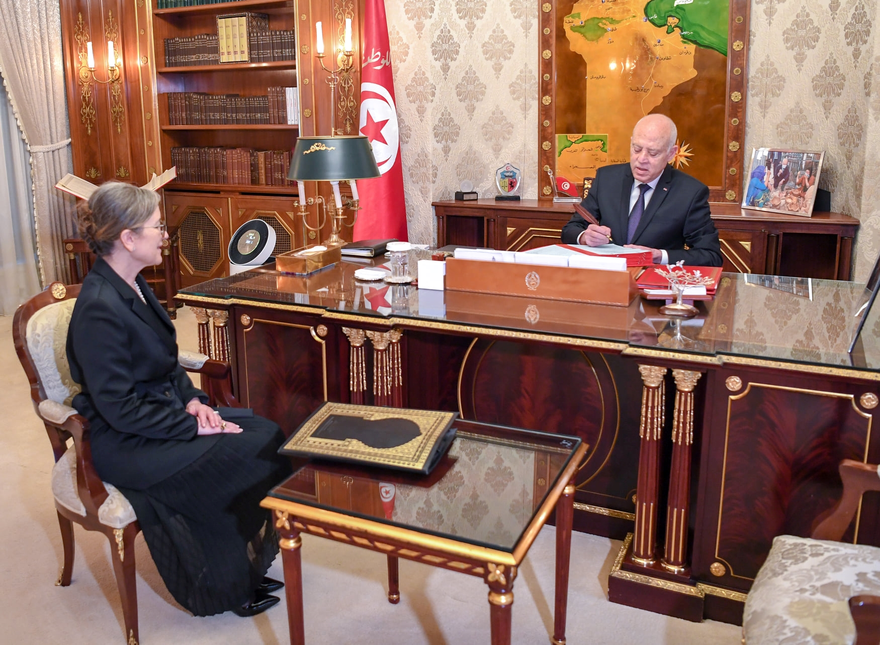 الحكومة التونسية تؤدي اليمين الدستورية