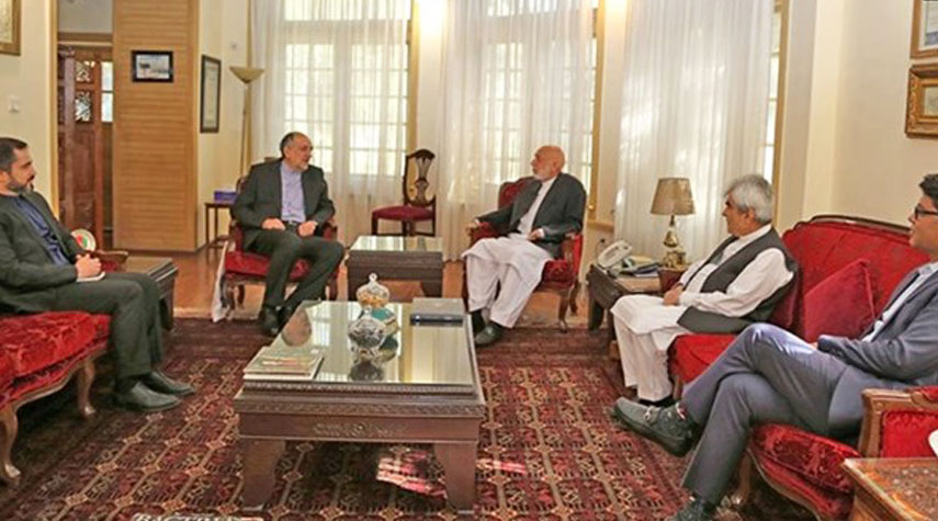 افغانستان... السفير الايراني يلتقي كرزاي لتعزيز العلاقات بين البلدين