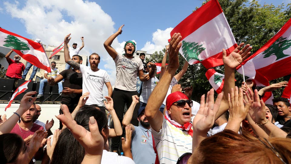 لبنان... احتجاجات في بيروت وإطلاق نار بمنطقة الطيونة