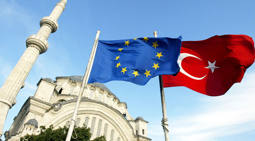 تركيا ترد على انتقادات أوروبية وتلويح بوقف انضمامها إليه