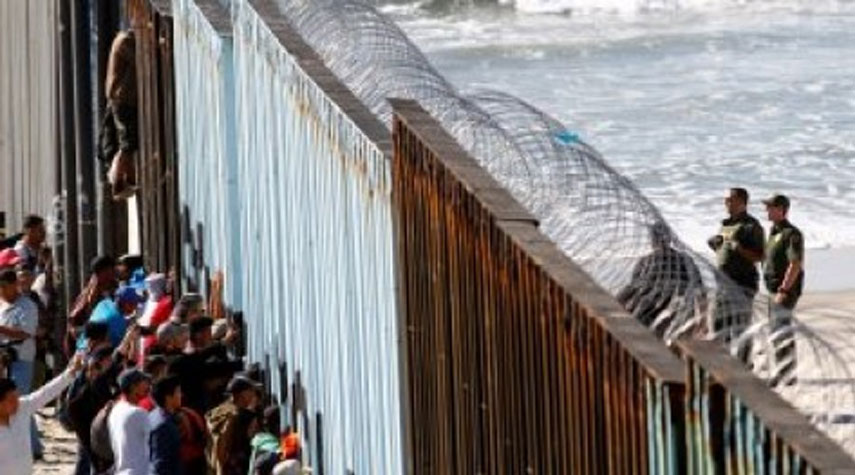"رايتس ووتش": وثائق تكشف انتهاكات جسيمة ضد اللاجئين على الحدود الأمريكية