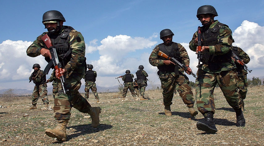 مقتل 10 مسلحين وجنديين اثنين في اشتباكات بباكستان