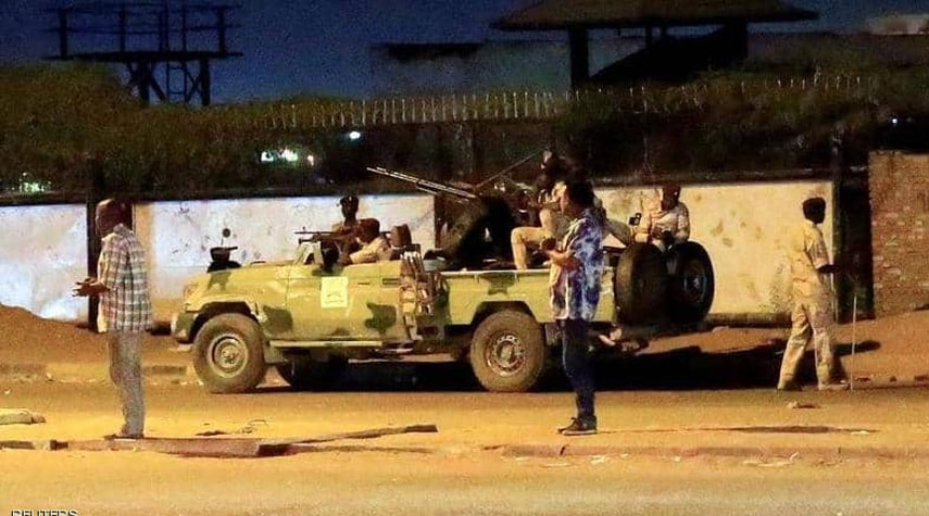 تحركات عسكرية في السودان واعتقال أعضاء بمجلس الوزراء