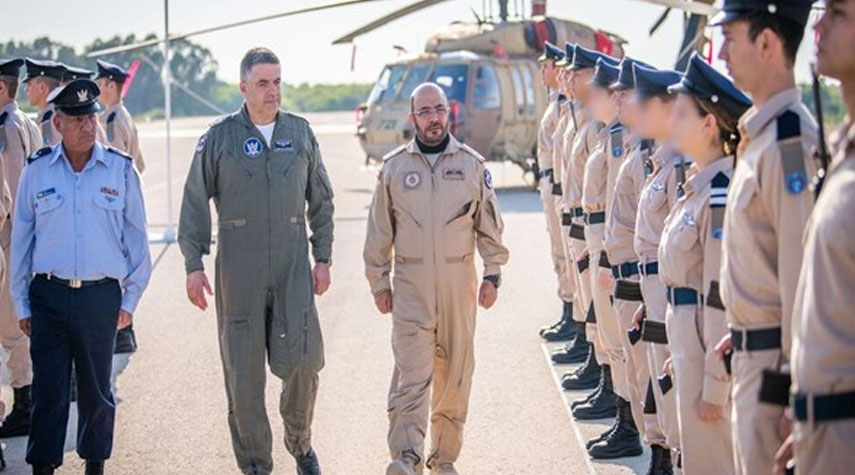 قائد القوات الجوية الإماراتية يصل إلى الكيان الإسرائيلي