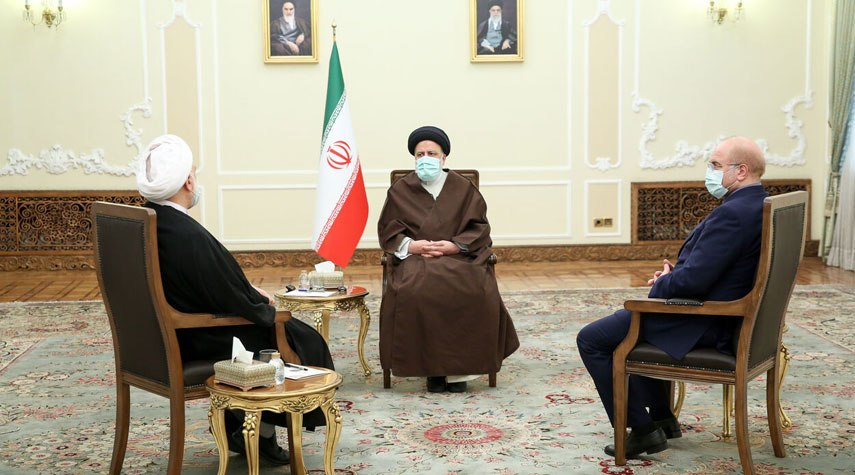 رؤساء السلطات الثلاث في إيران يؤكدون على تكثيف الجهود لمعالجة قضايا البلاد