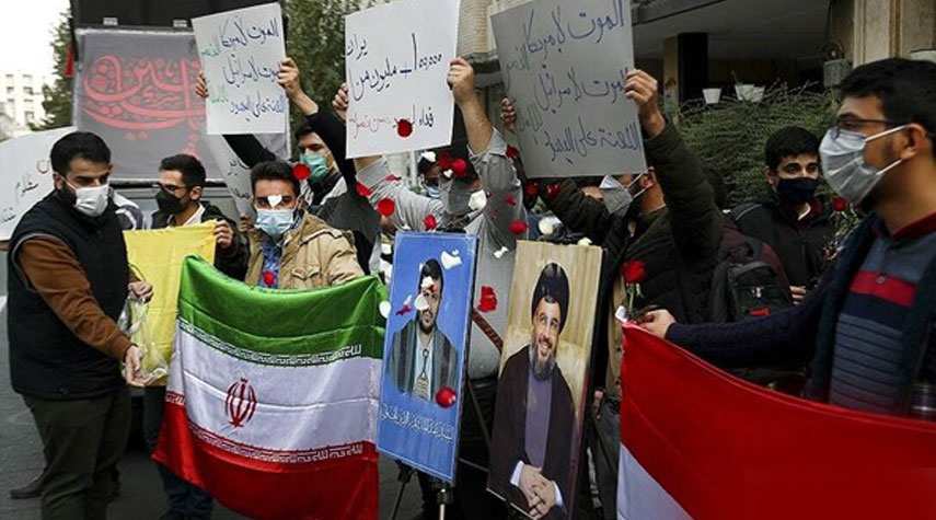 طلاب إيرانيون ينظمون وقفة تضامنية أمام السفارة اللبنانية
