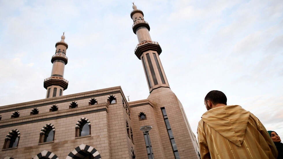 هولندا.. البلديات تستهدف المساجد بعملية تجسس