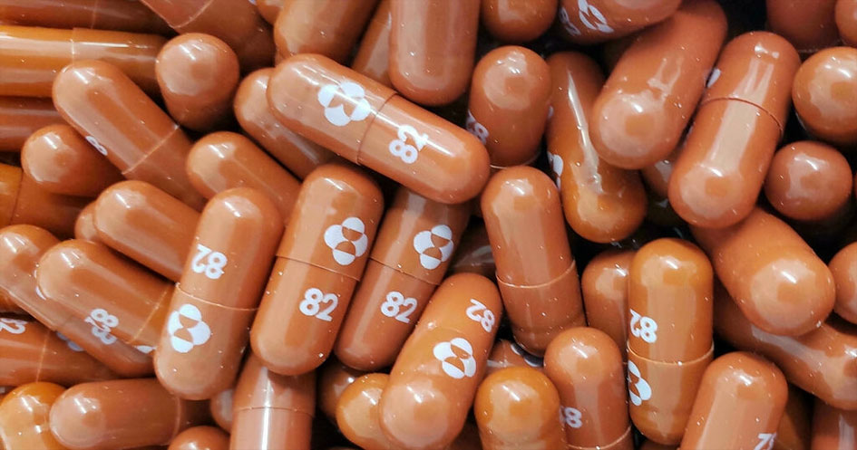 دولة تعتمد على أول دواء مضاد لكورونا يمكن تناوله بالمنزل